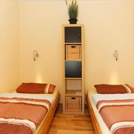 Alter Damen Apartman